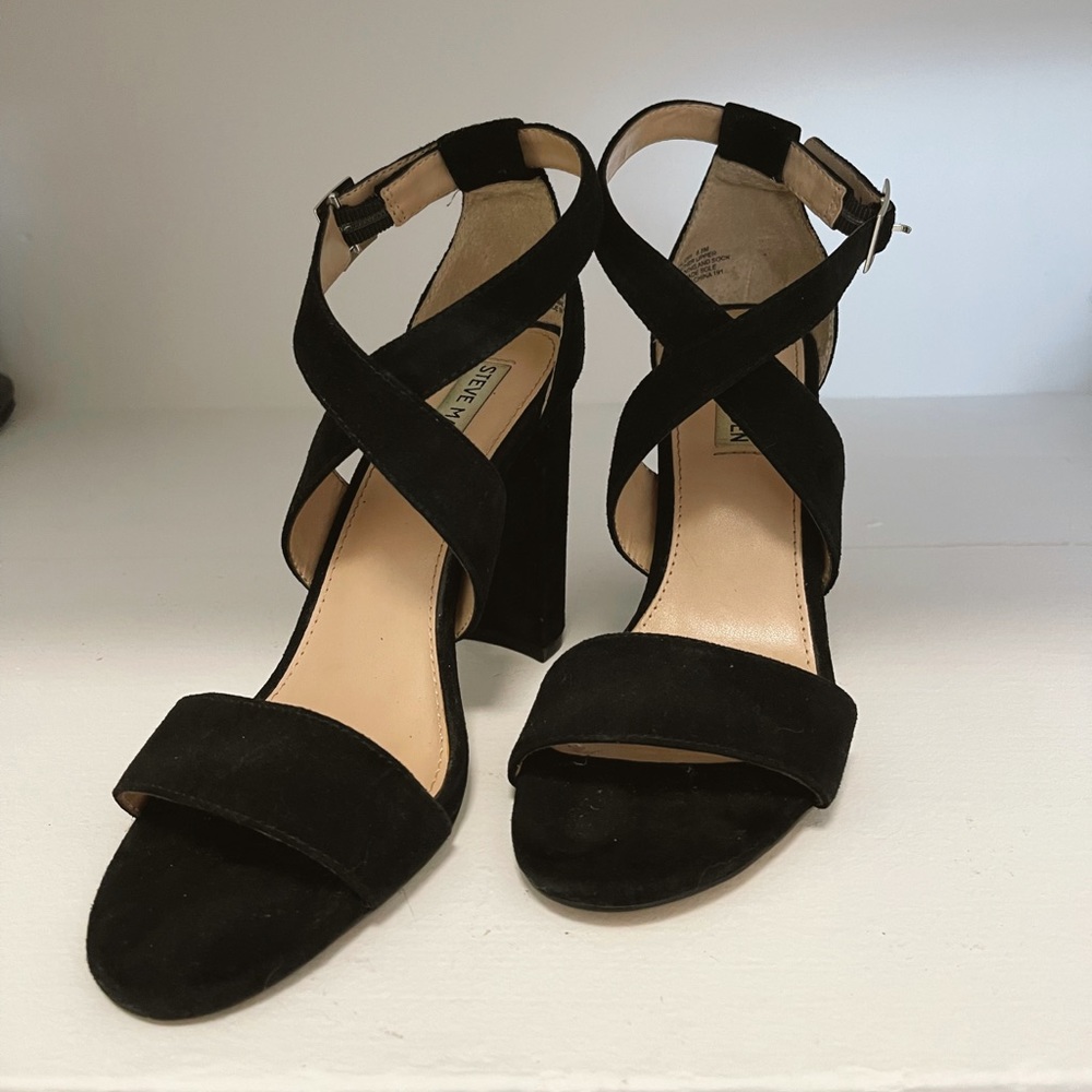 8.5 STEVE MADDEN STRAPPY SUEDE HEEL SANDALS